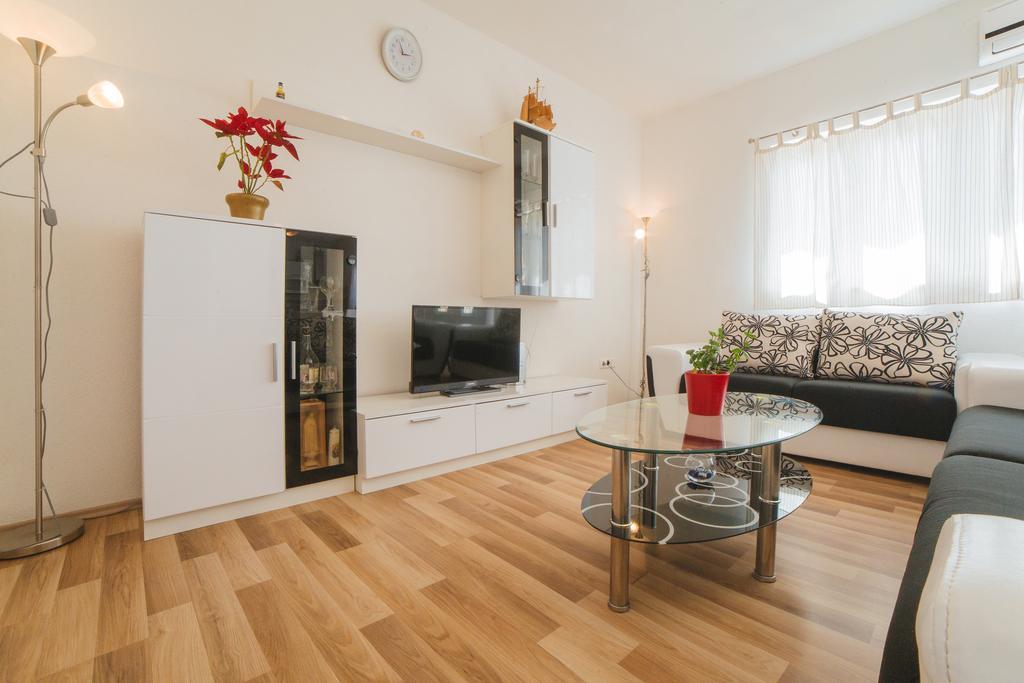 Apartment Chiara ดูกีรัท ภายนอก รูปภาพ